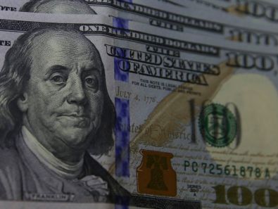 O dólar vai cair? Para onde vai a moeda americana em 2024?