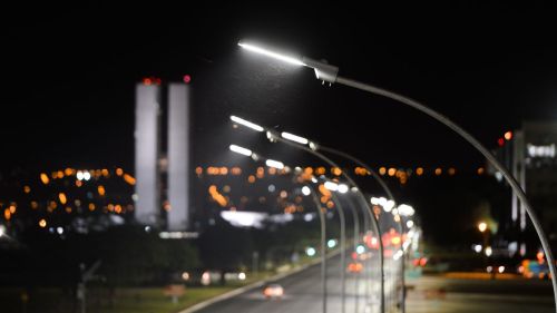Iluminação pública à frente do Planalto, em Brasília (DF). Foto: Marcelo Casal Jr./Agência Brasil
