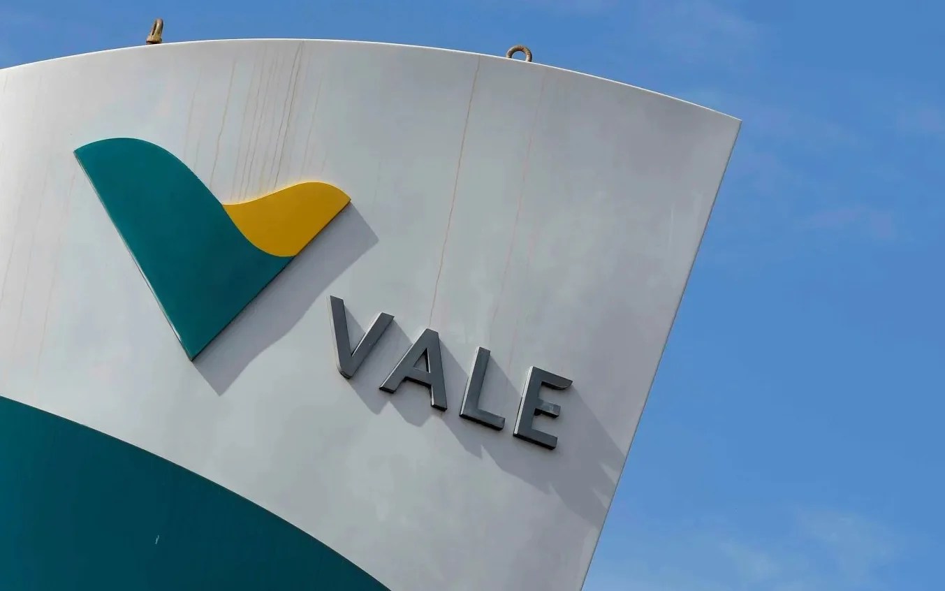 Foto de um edifício da Vale com o logo da companhia. A matéria mostra a agenda de quem vai pagar dividendos e JCP em dezembro.