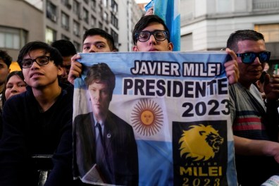 Javier Milei encara a primeira greve geral na Argentina