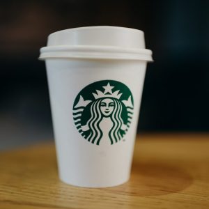 Com dívidas de R$ 1,8 bi, dona do Starbucks no Brasil pede recuperação judicial