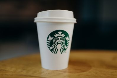 Com dívidas de R$ 1,8 bi, dona do Starbucks no Brasil pede recuperação judicial