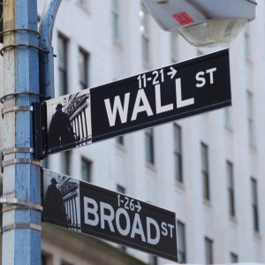 Wall Street, em Nova York: o centro financeiro dos Estados Unidos (Foto: TravelScape / Freepik)