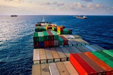 Inflação global: conflito no Mar Vermelho encarece frete marítimo em 115%; qual o impacto da nova crise para o seu bolso?