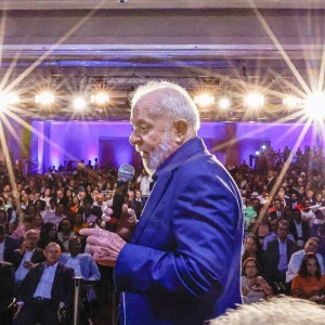 Lula critica privatização da Eletrobras e diz que Brasil poderia ser a 5ª economia do mundo