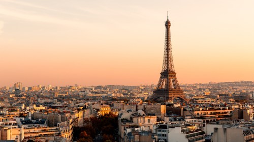 Torre Eiffel, um dos símbolos de Paris (Foto: Alexander Spatari / Getty Images)