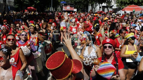 Foliões curtem o Carnaval de rua no Rio de Janeiro (RJ). Foto: Fernando Frazão/Agência Brasil