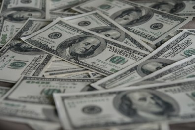 Moedas globais: dólar opera de lado ante rivais, em compasso de espera por CPI dos EUA