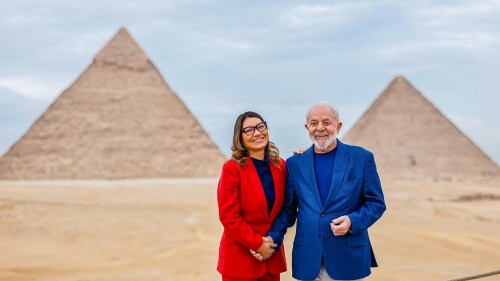 O presidente Lula e a primeira-dama, Janja, durante visita às Pirâmides de Gizé, no Egito. Foto: Ricardo Stuckert/PR