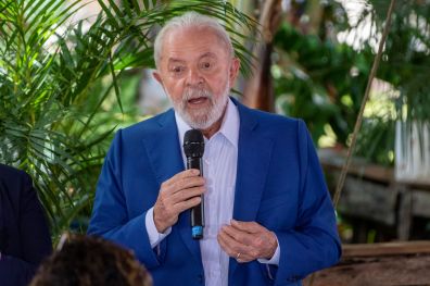 Brasil pode chegar a US$ 1 tri de comércio exterior em 10 anos, diz Lula