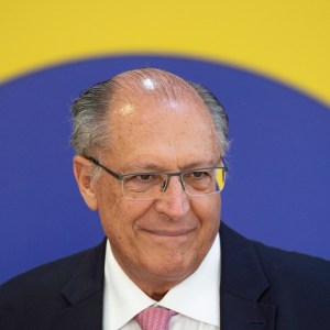 Prates é uma pessoa da área, a minha opinião é que deve continuar na Petrobras, diz Alckmin