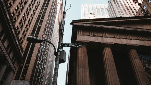 Wall Street, o mercado financeiro dos EUA (Foto: wirestock / Freepik)