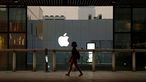 Apple teve uma queda de US$ 417 bilhões em 2024, um valor próximo à soma das nove maiores empresas da B3 (Foto: Thomas Peter/File Photo/Reuters)