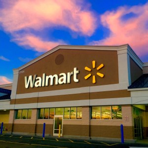 Com inflação persistente, fundo soberano de US$ 80 bi compra ações de Walmart (WALM34) e Kroger (K1RC34)