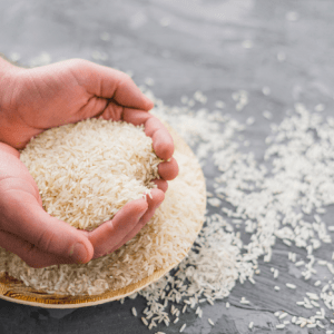 Devido às enchentes no RS, governo zera tarifa de importação para garantir abastecimento de arroz. A medida tem como objetivo garantir o abastecimento de arroz após as enchentes.