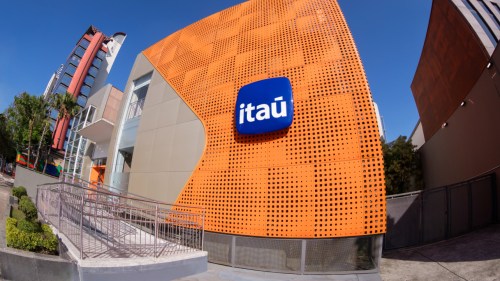 Fachada de agência bancária do Itaú Unibanco (ITUB4). Foto: Divulgação