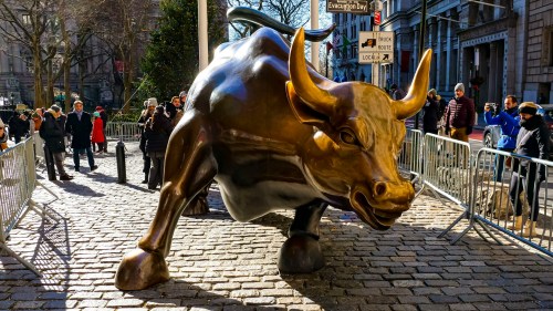 O Touro de Wall Street ou “Charging Bull”. Foto de Fabio Spano na Unsplash