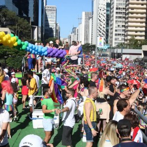 Tema da Parada Gay neste ano é "Basta de Negligência e Retrocesso no Legislativo - Vote consciente por direitos da população LGBT+"