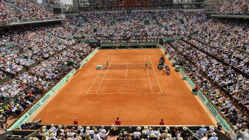 O espanhol Carlos Alcaraz venceu este domingo (9), o torneio de Roland Garros frente ao alemão Alexander Zverev em cinco sets, com parciais de 6/3, 2/6, 5/7, 6/1 e 6/2 em 4 horas e 19 minutos. Foto: Flickr/Corinne.Dubreuil