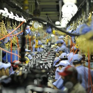 Foto de uma linha de produção da Indústria, que encolheu 0,1% no PIB de 2024.