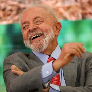 Lula: PIB cresceu mais do que os negacionistas projetavam