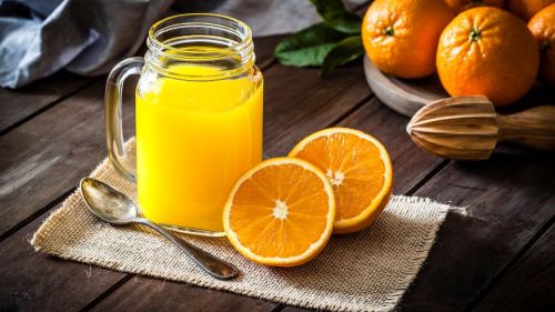 A cotação do suco de laranja na bolsa de Nova York, especificamente na ICE Futures U.S., é determinada por uma série de fatores (Foto: Guetti Images)