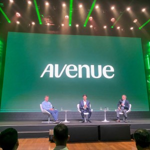 Roberto Lee, cofundador e CEO da Avenue (ao centro), apresentou o novo posicionamento da marca