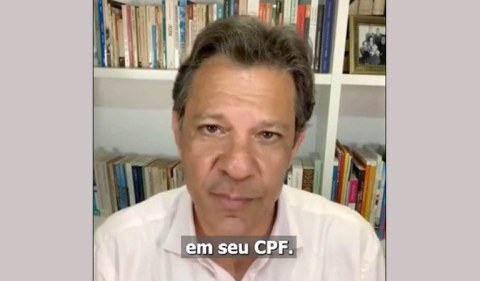 O governo federal divulgou um alerta nesta quarta-feira (22/10) sobre um vídeo falso do ministro da Fazenda, Fernando Haddad, sobre o resgate de dinheiro esquecido em contas de bancos. Segundo a Secretaria de Comunicação Social da Presidência (Secom), trata-se de golpe. Imagem: Reprodução Youtube