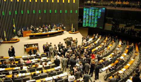 Quanto ganha um deputado federal? Lei aprovada em 2022 garantiu aumento para deputados e senadores em 2025. Foto: Câmara dos Deputados / Divulgação